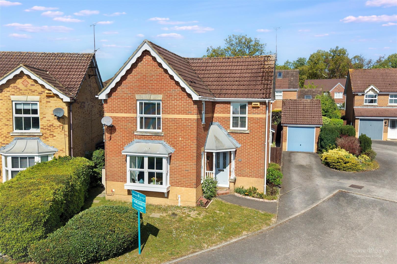 3 bed property in The Knoll, Reading